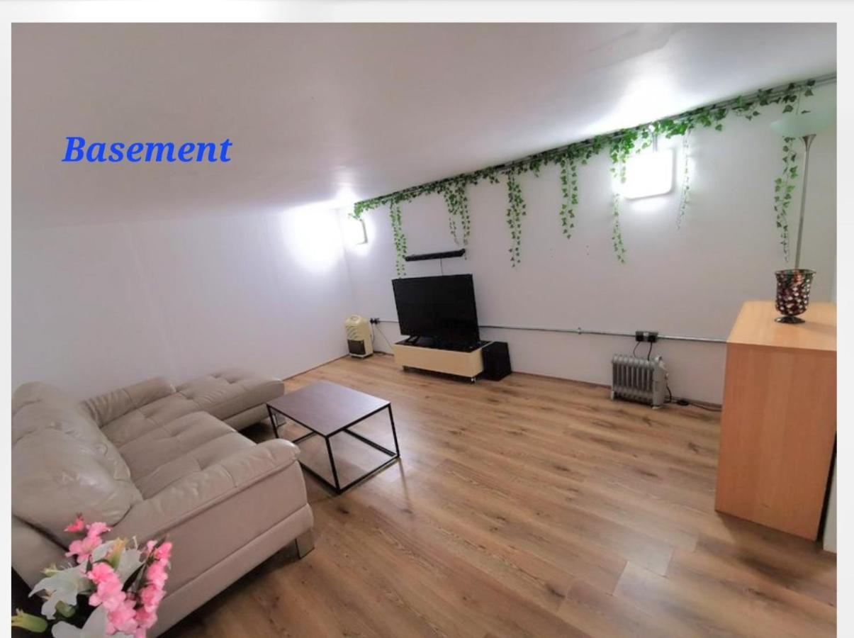 4 Sleeps And Travel Cot- Close To Beach And Restaurants Bournemouth Eksteriør bilde